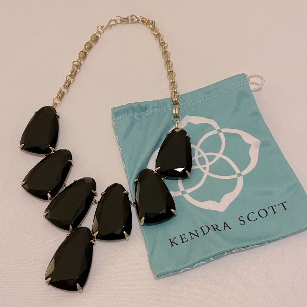 Kendra Scott Black Harlow necklace in gold
